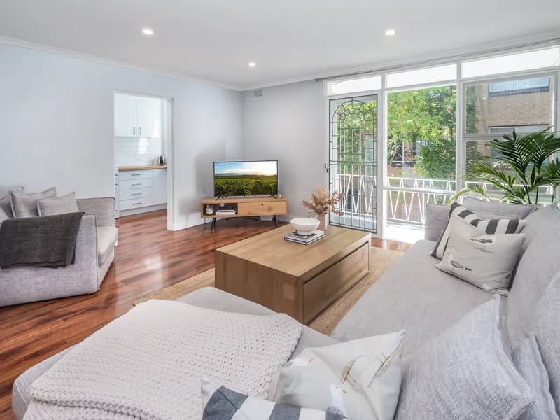 Spacious Apartment Only Moments From Newport Village
