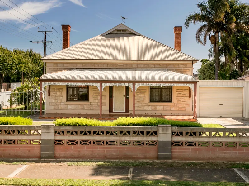 Reveal Your Reno Aces To Worthy Cottage Charm On A Rare Corner Block