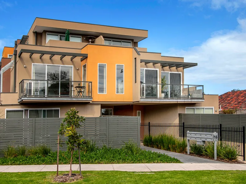 2 BEDS, 2 BATHS, 2 BALCONIES, TOO GOOD!