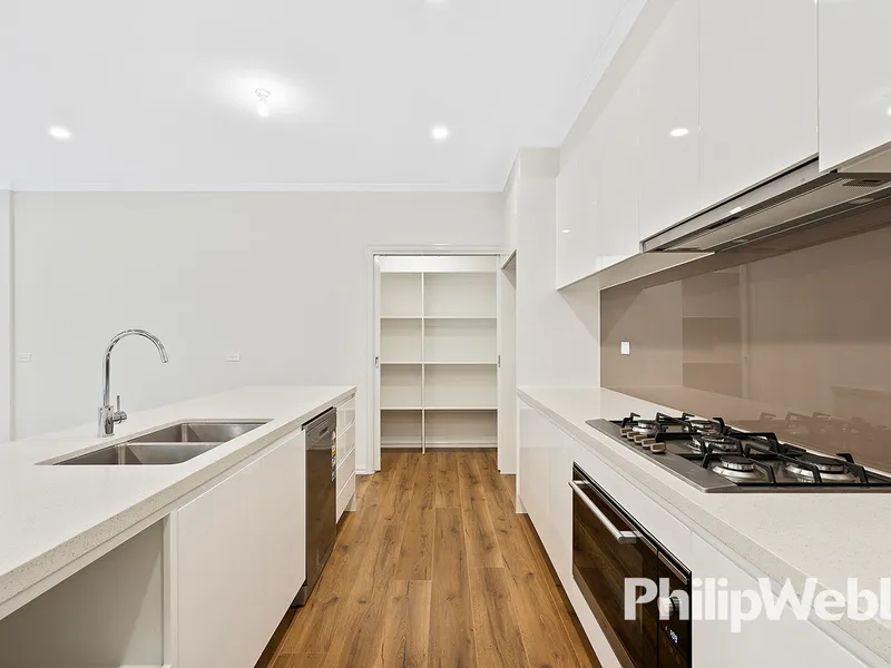 Brand New 4 Bedroom, 3 Bathroom Townhouse.