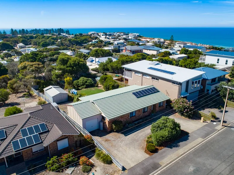 Elevated position with treetop views to the ocean