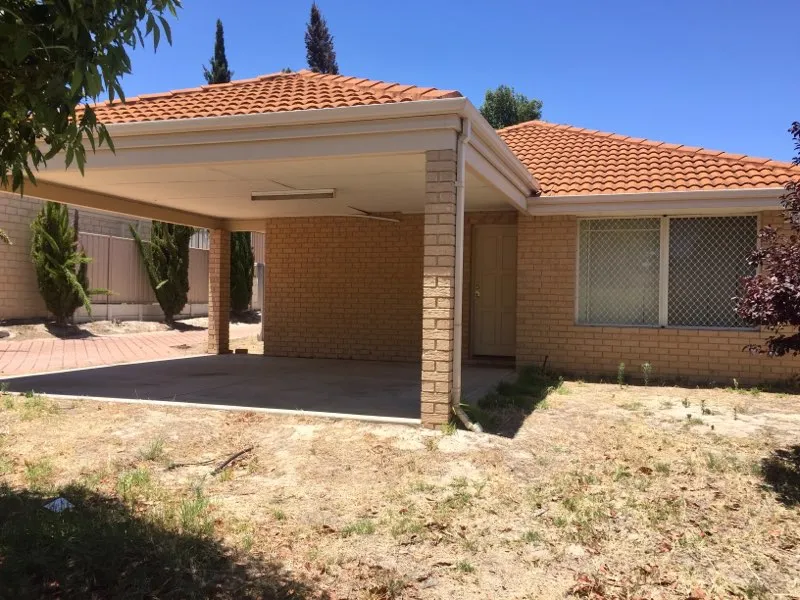 NICE bedroom in Clean and Modern House. Opposite Curtin. NO BILLS!