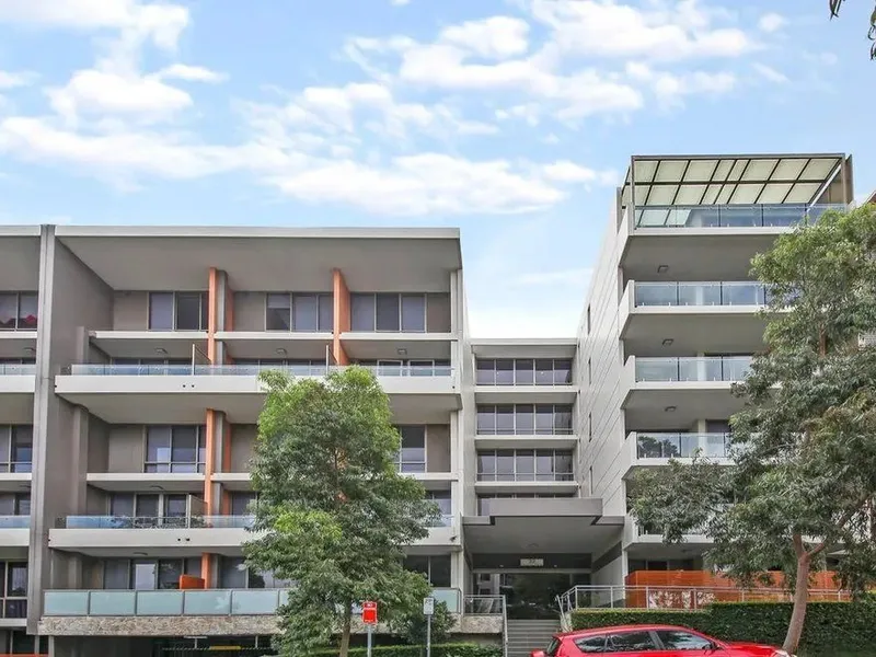 Stunning 2 beds Apartment plus study with Full Facility For Lease!!