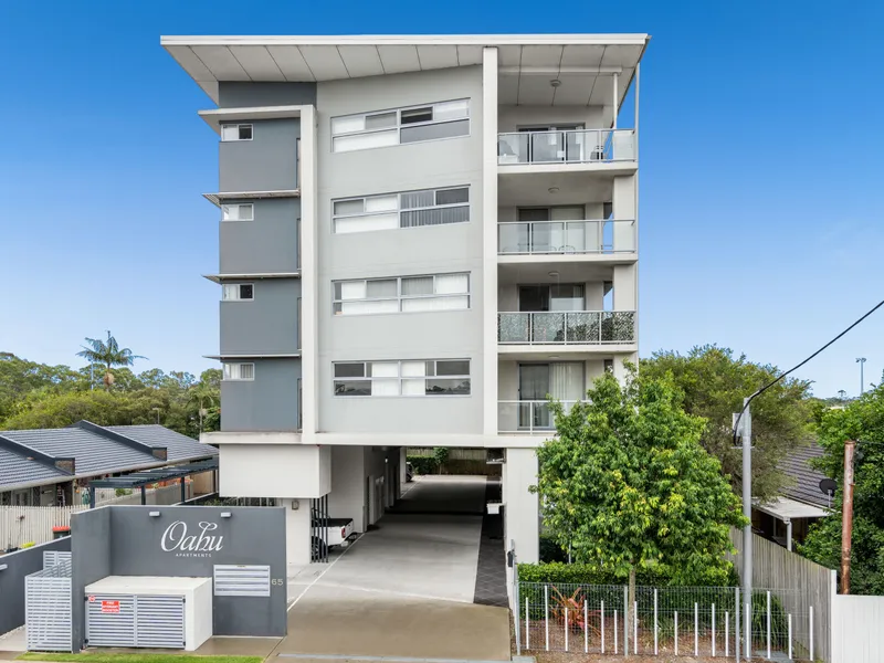 Stunning 2-Bedroom Apartment with views and Modern Amenities in Wynnum