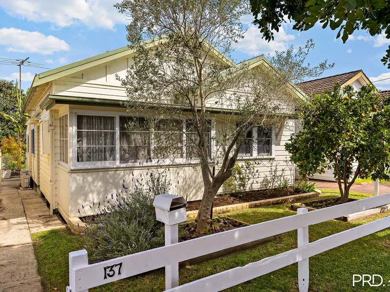 COUNTRY COTTAGE IN THE CITY