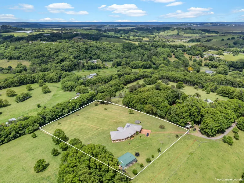 Paradise acreage with scenic hinterland aspect