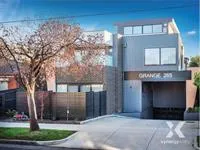 MASSIVE 25sqm OUTDOOR COURTYARD