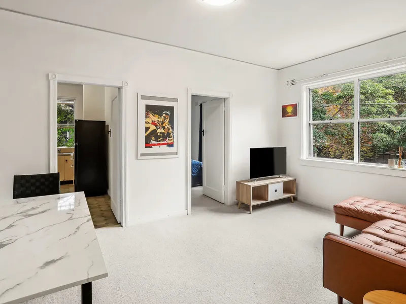 Two bedroom apartment in the heart of Rose Bay