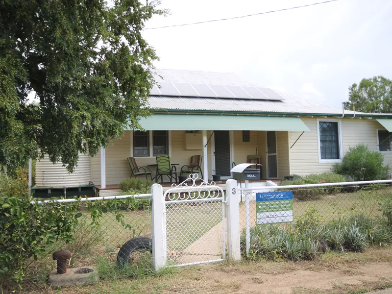 LIGHT FILLED FAMILY HOME 