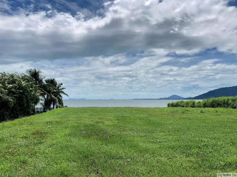 APPROX. 2,108M2 BLOCK IN PRIME WATERFRONT POSITION