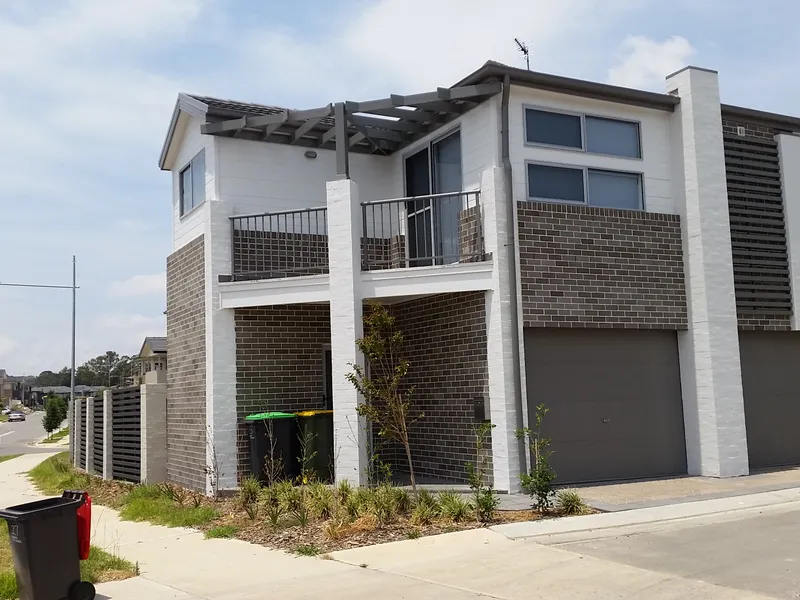 2 bedroom apartment located in the very sought after Thornton Estate