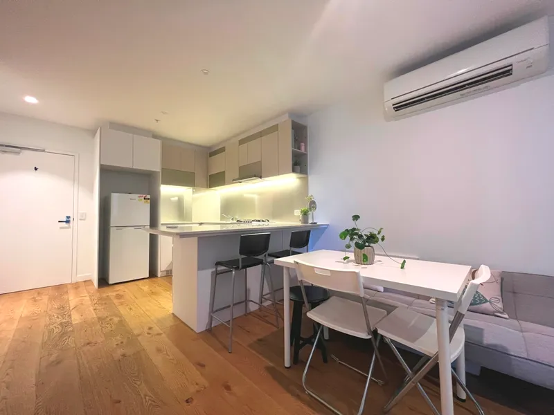 Furnished 2 Bedroom Apartment Opposite Southern Cross Railway Station!