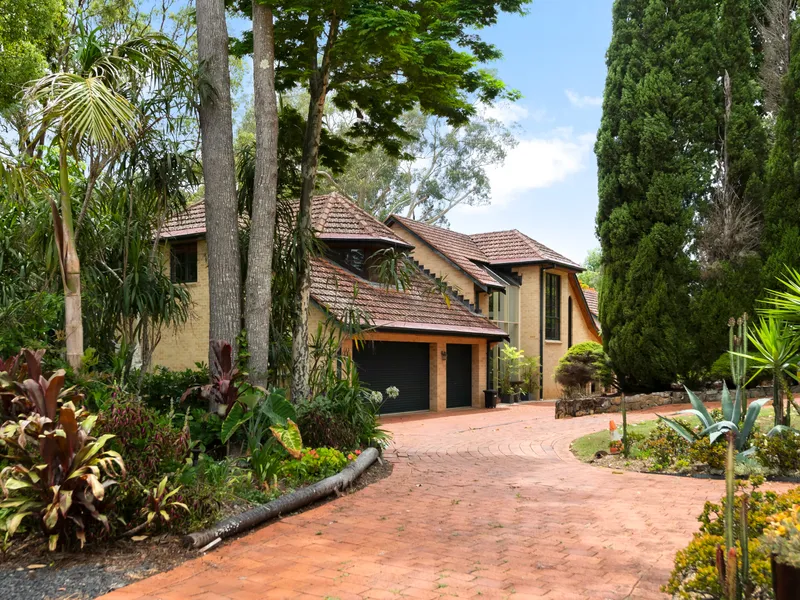 EXPLORE THE UNMATCHED GRANDEUR OF 93 COWLONG ROAD!