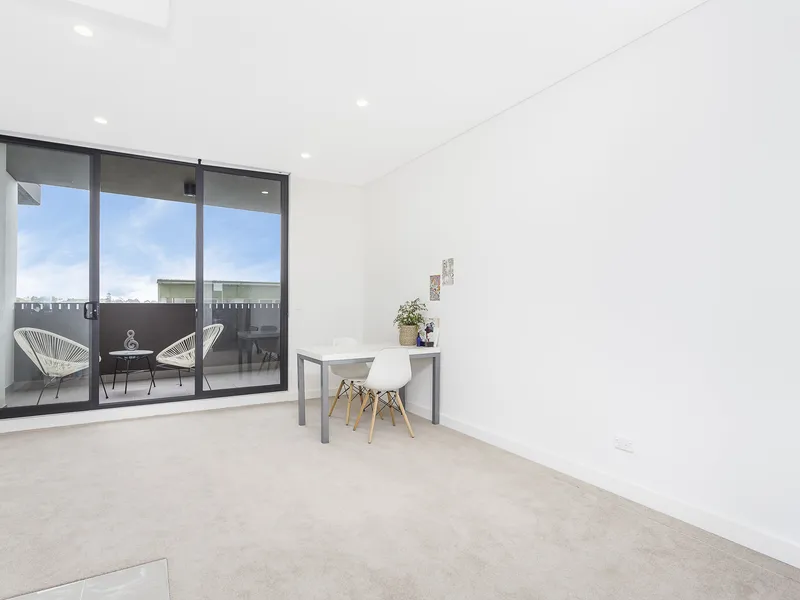 Spacious Two Bedroom, Double Balcony Apartment in Dulwich Hill!