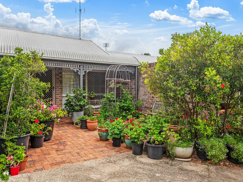 Fully Renovated Unit – Stroll to the Village