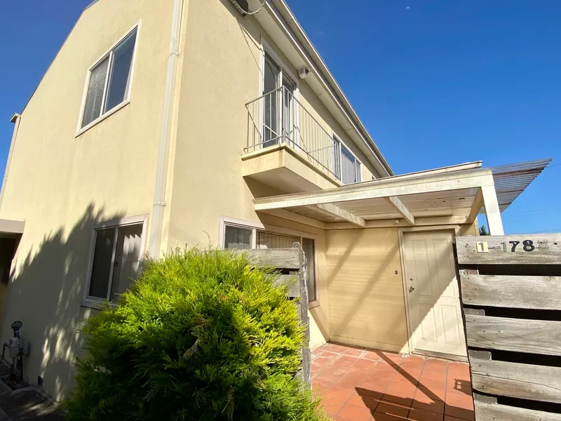 4 Bedroom Townhouse Close To Monash Uni