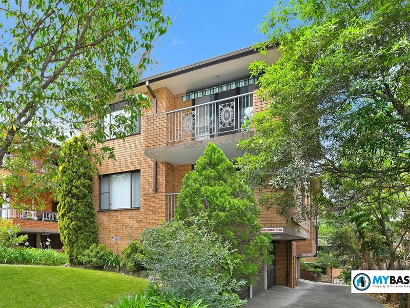 SPACIOUS 2 BEDROOM UNIT - CLOSE TO STATION