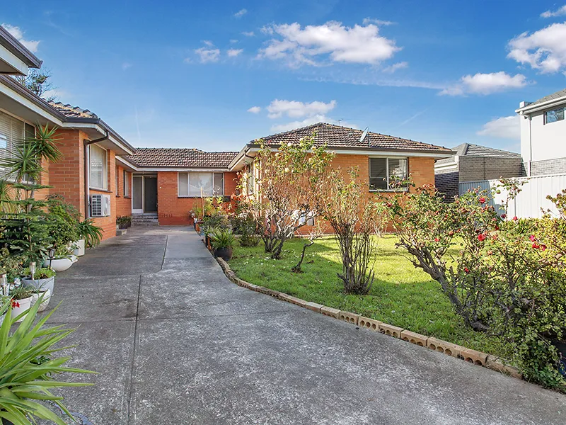 NEWLY RENOVATED UNIT