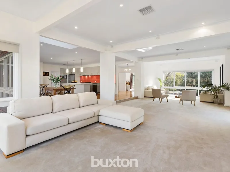 GRAND ON SCALE FAMILY HOME!