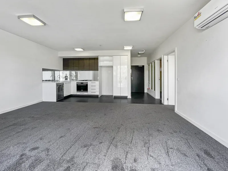 Bright Two Bedrooms Apartment Close to Deakin Uni