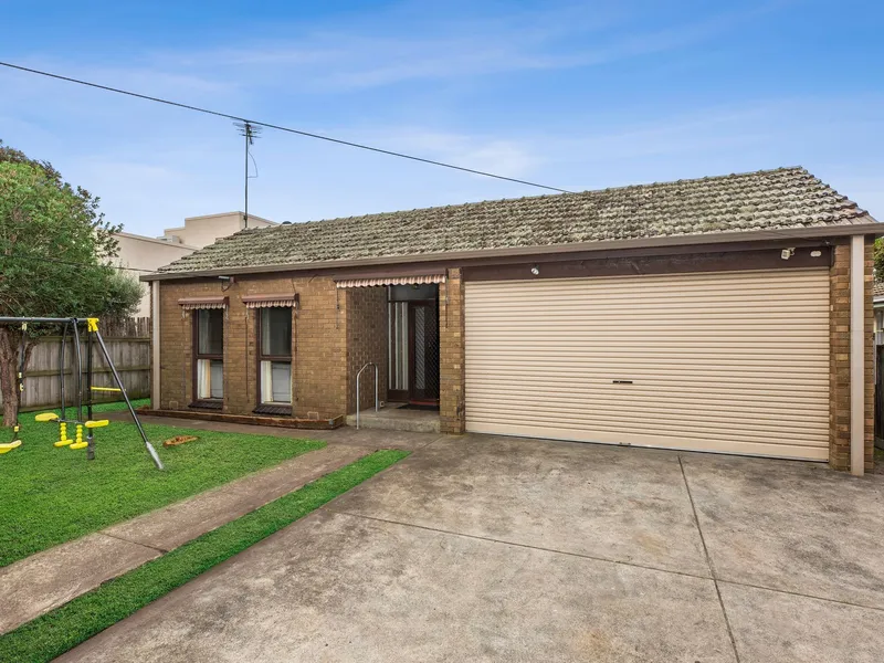 Quiet location near golf, school and Village