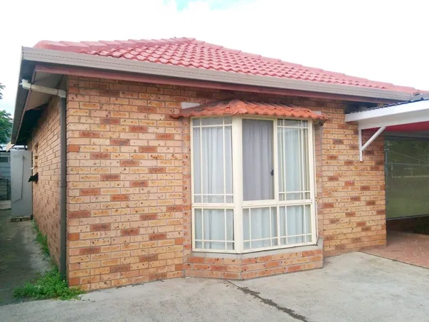 LARGE 1 BEDROOM GRANNY FLAT