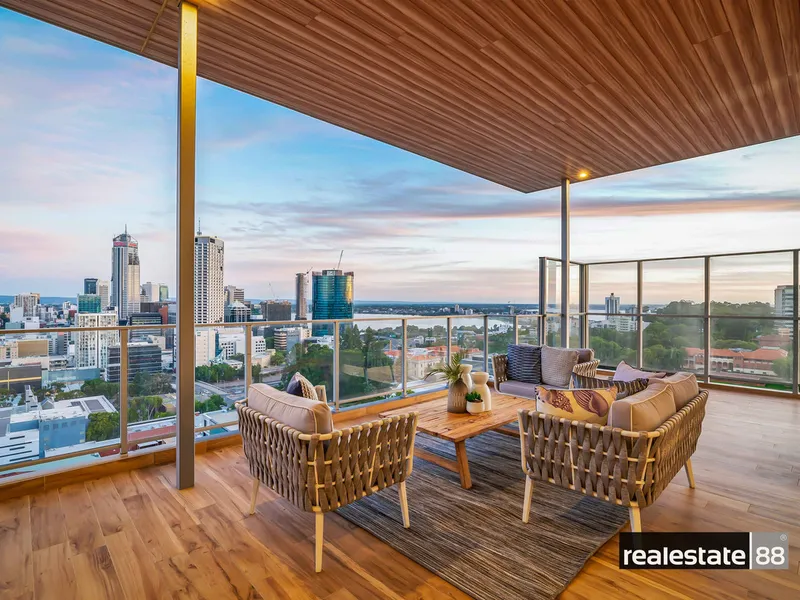 LUXURY PENTHOUSE WITH UNRIVALLED VISTAS