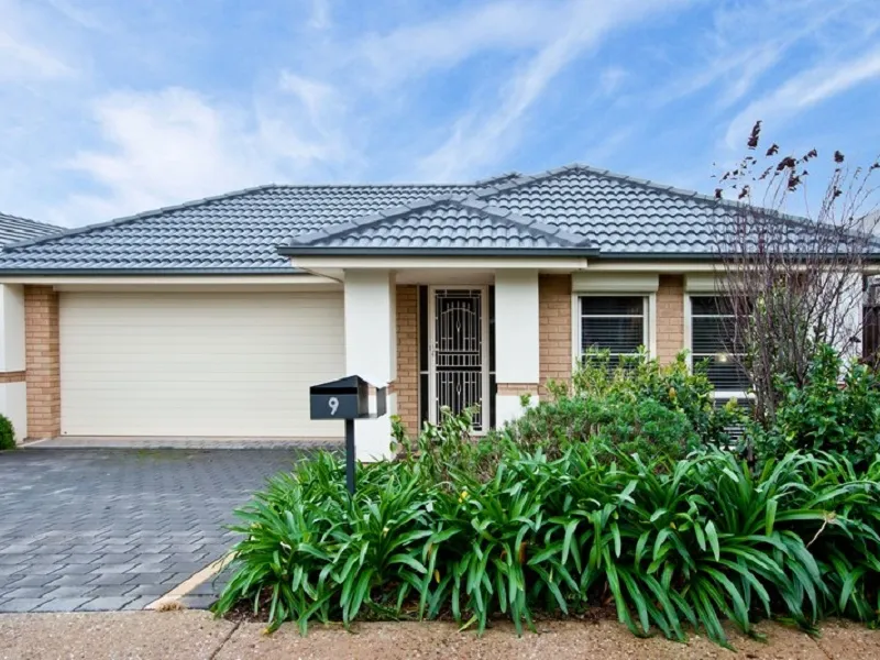 Appealing Courtyard Home 