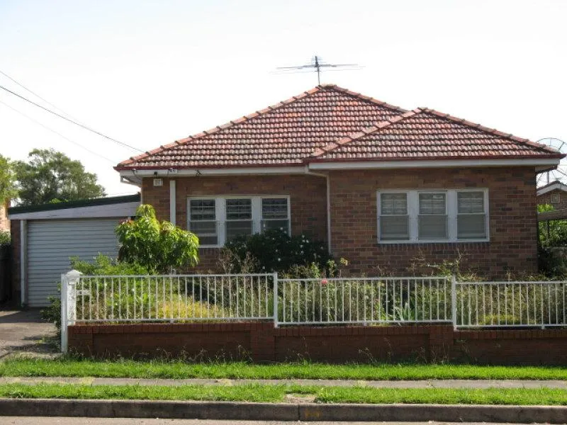 Close to Schools & Shops
