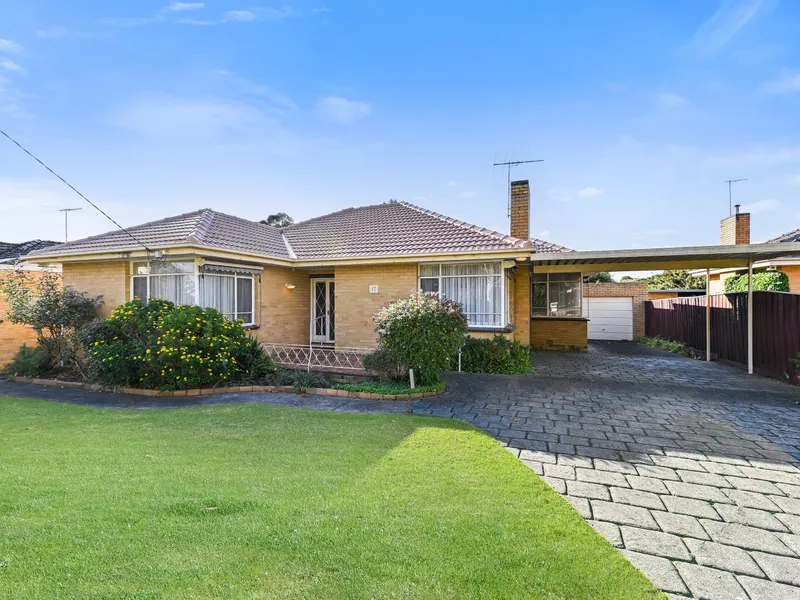 RARE BLUE-CHIP OPPORTUNITY WITHIN MOUNT WAVERLEY CATCHMENT!