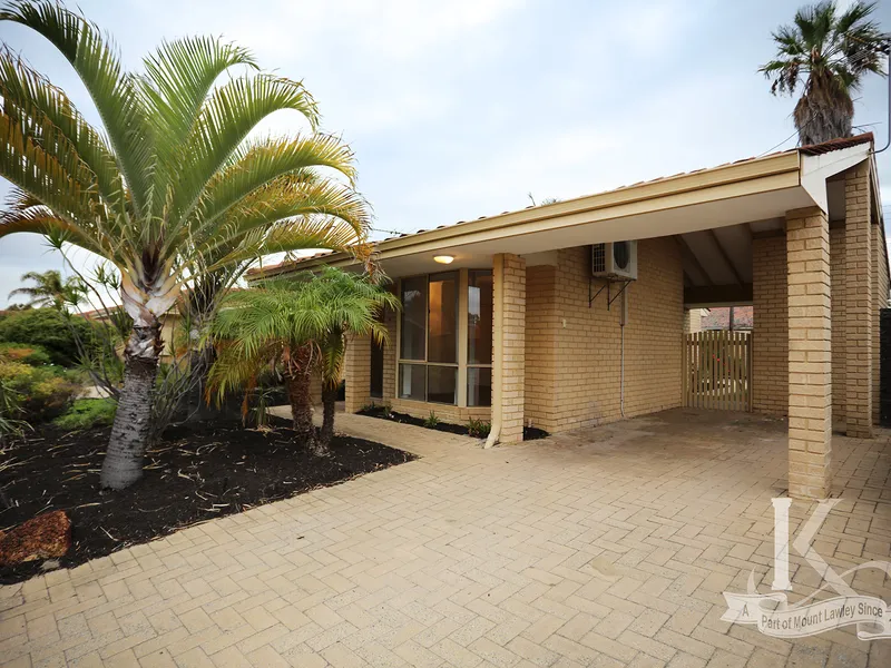 WALK THE DOG TO LAKES AND PARKLANDS