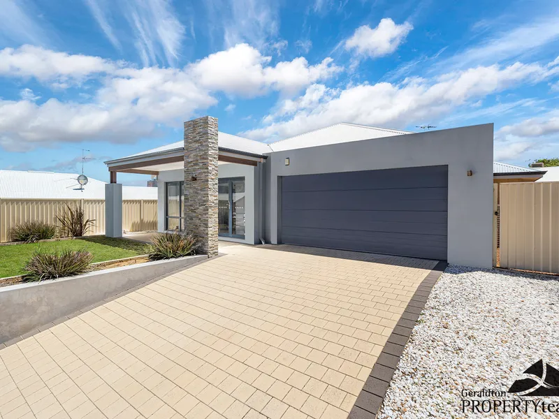 Over 300sqm Under the Main Roof