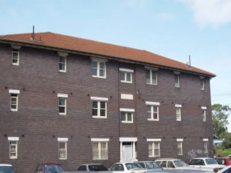 TRANQUILITY AND CONVENIENCE ONE BEDROOM + SUNNY ROOM IN HEART OF KINGSFORD