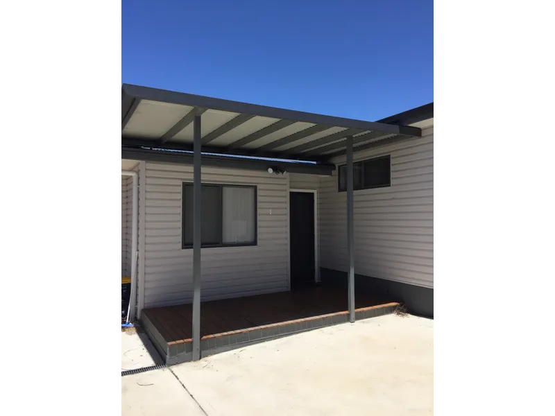 STUDENT HOUSE OPPOSITE UNI!