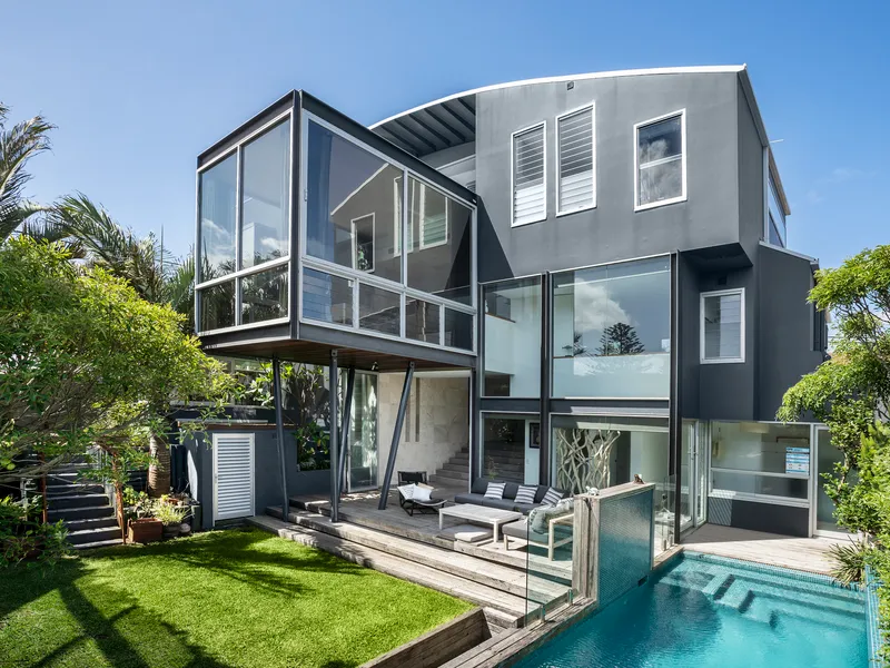 A Beachside Masterpiece With Awe-Inspiring 360-Degree Views 