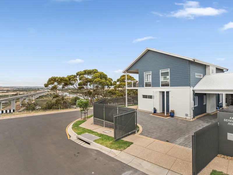 Prime Position with Stunning Panoramic Views