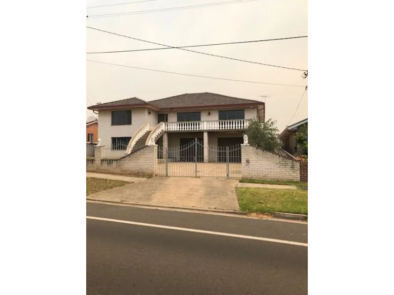 NEED MORE ROOM THIS IS A MASSIVE HOME WITH SO MUCH SPACE.