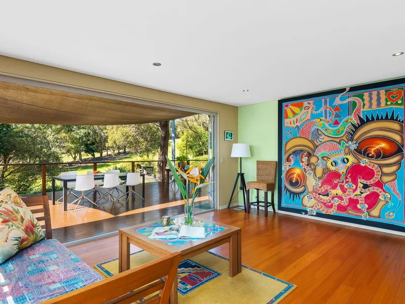 Avalon Beauty, Walk to the beach, shops and school!