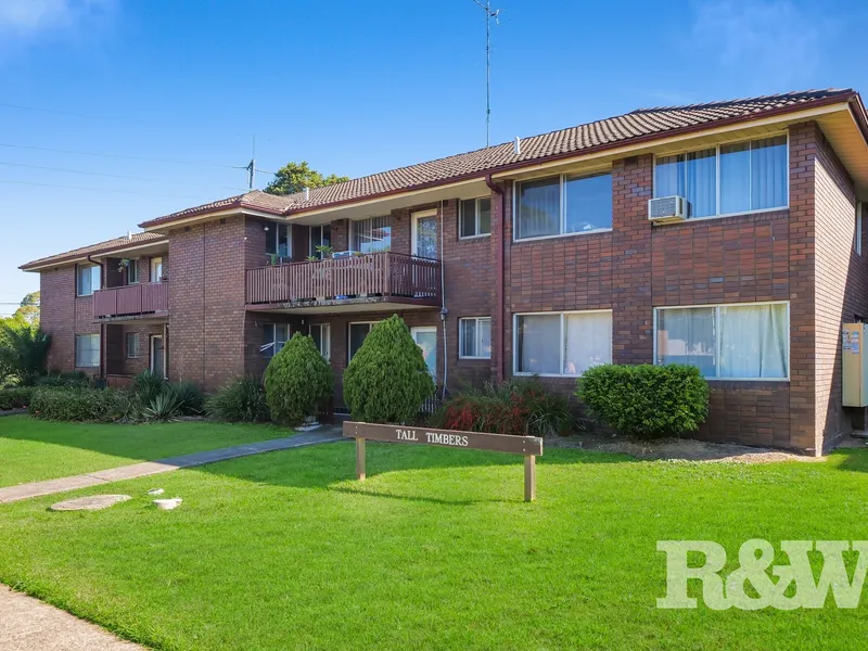 Fantastic Unit, Walk to Westfield and Station!
