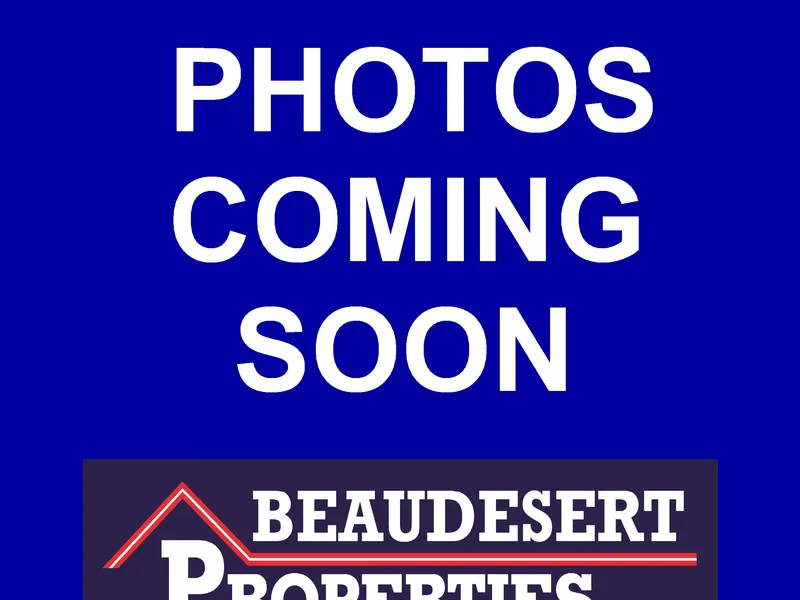 Queenslander in Rural Setting - House yard ONLY!