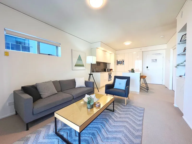 Fully Serviced, Furnshed & Equipped Apartment - Short Lease Term!