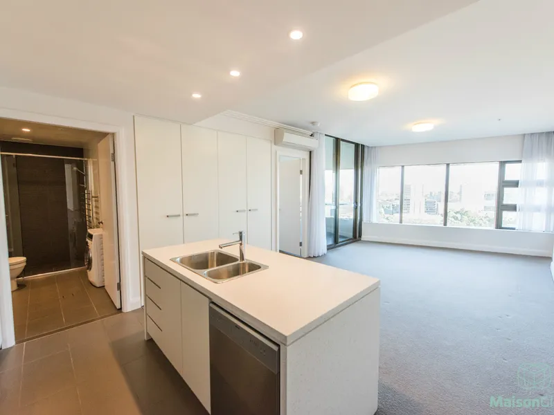 1 Bed Apt. OPEN, MODERN & LUXURIOUS with a View!