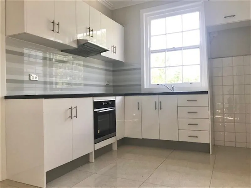 RENOVATED FRESH PAINT TWO BED DUPLEX - ONE WEEKS FREE RENT