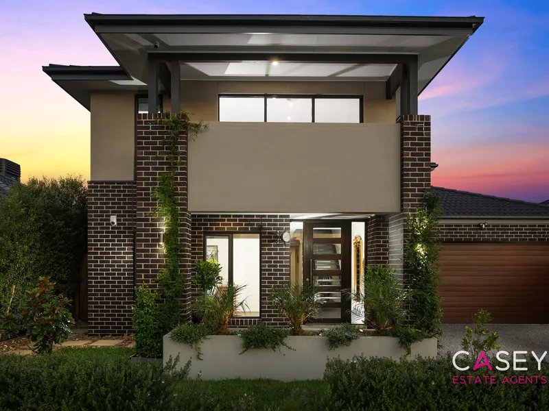 Stunning 4 Bedroom + Study Home in Berwick Waters Estate!