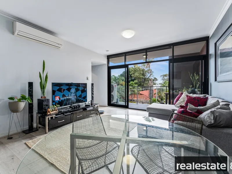 Stunning Beaufort Street Apartment with Mesmerising City Tower Views