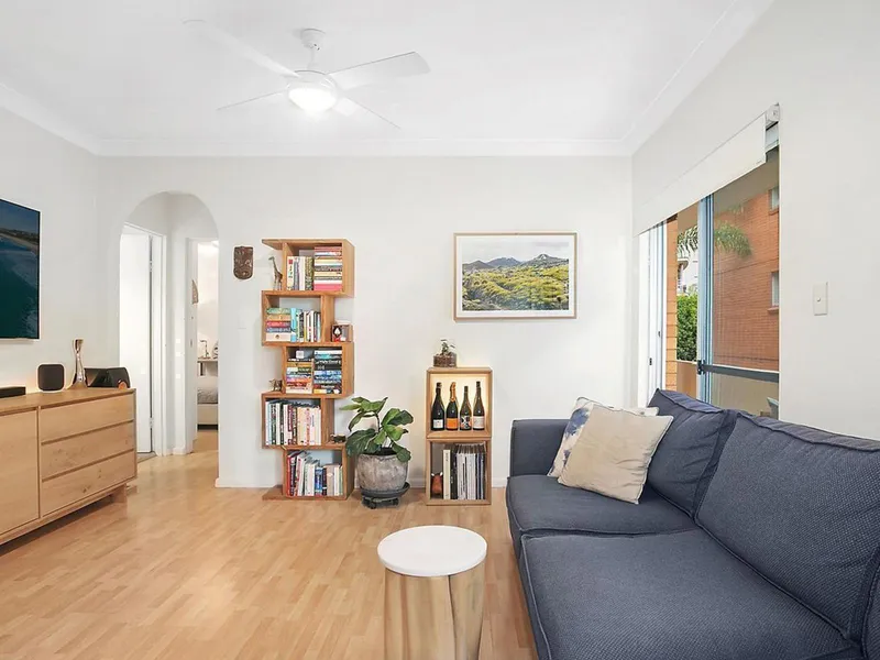 Updated north facing apartment a walk to the beach