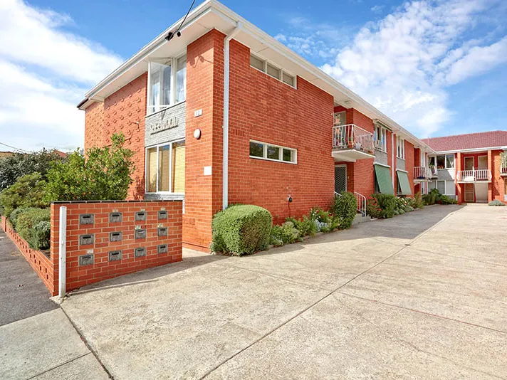 NEWLY REFURBISHED APARTMENT IN PRIZED FITZROY NORTH LOCALE