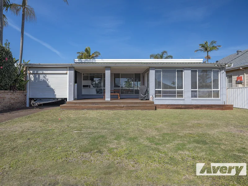 Beachside Home - Just in Time for Summer!