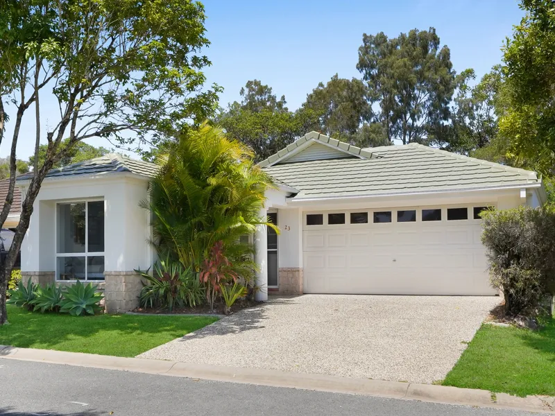 NEATLY PRESENTED TOWNHOUSE IN THE POPULAR POINCIANA VISTAS!