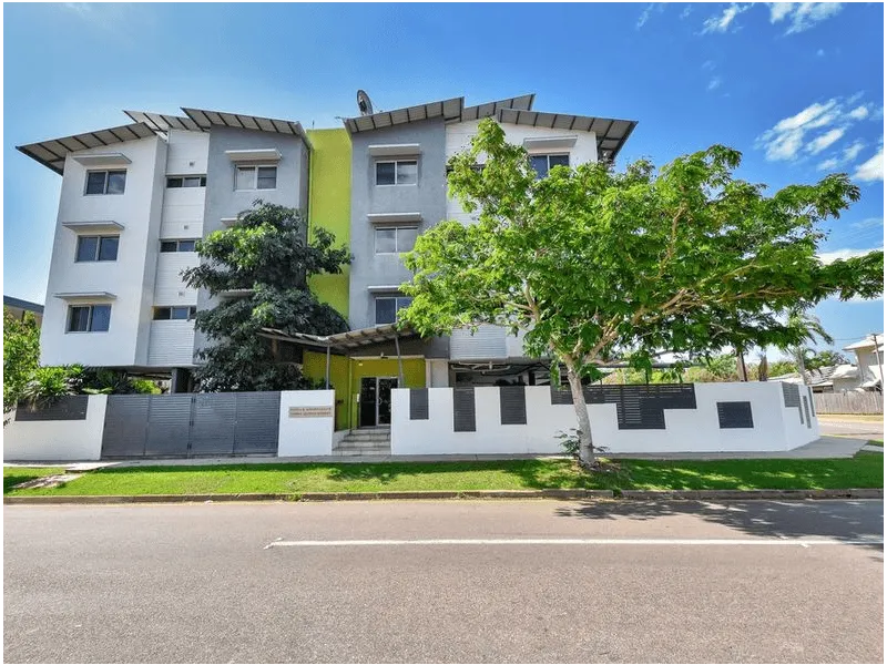 TOP FLOOR OVERLOOKING STUART PARK